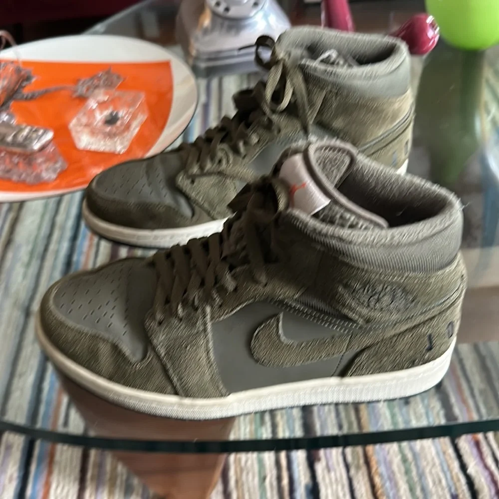 Jordan 1 Mid Olive Canvas high top sneakers